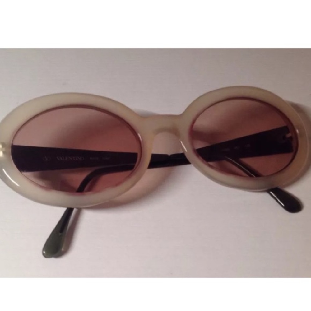 VALENTINO 💯% authentic prescription sunglasses💕